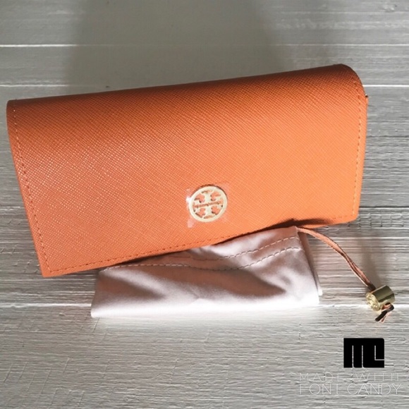 Tory Burch Accessories - Tory Burch Sunglasses Case & Bag😎